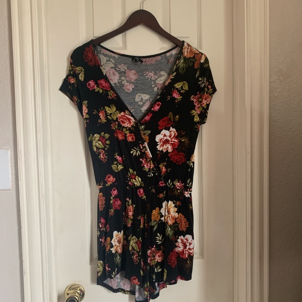 Floral romper — size s—